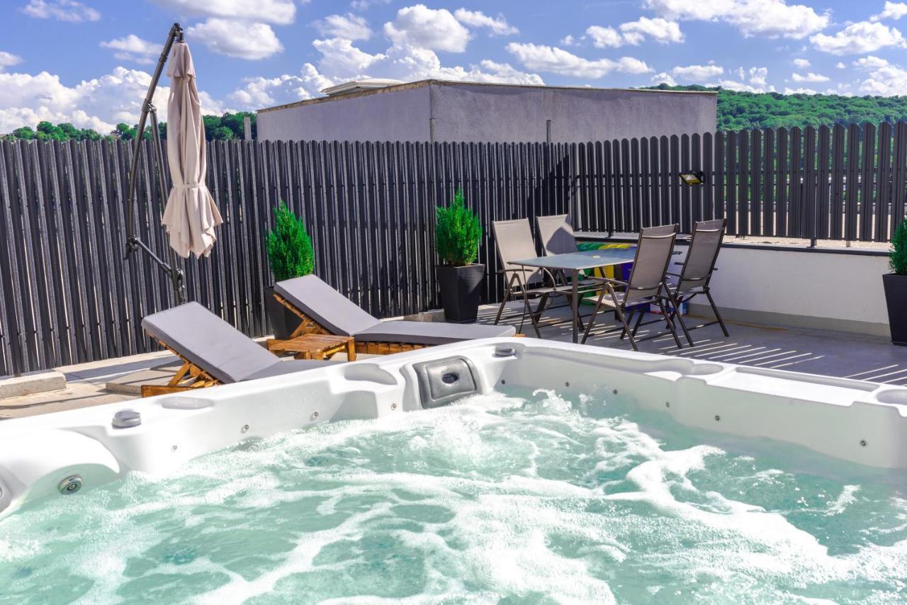 Thome Hoia Jacuzzi 클루지나포카 외부 사진