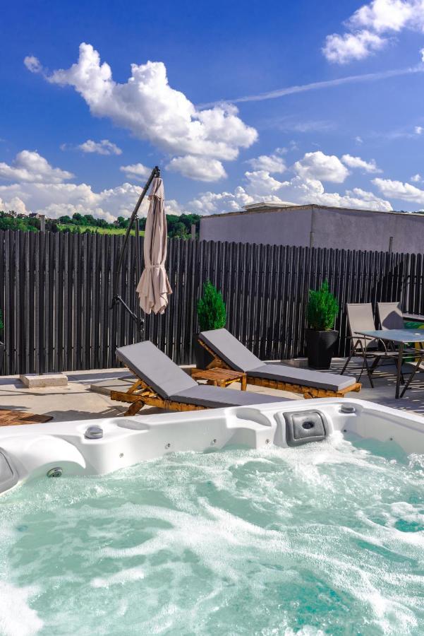Thome Hoia Jacuzzi 클루지나포카 외부 사진